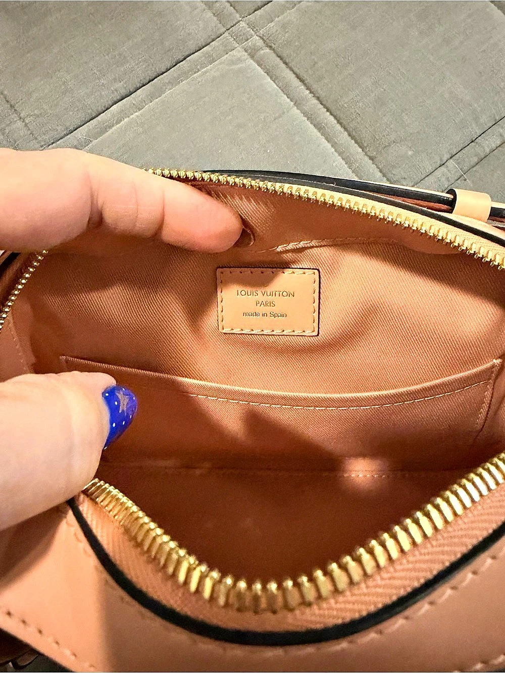 Louis Vuitton Damier Ebene Santa Monica Crossbody - Picture 6 of 16